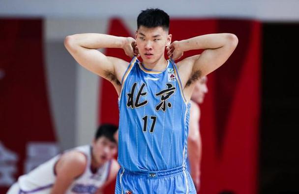 著称